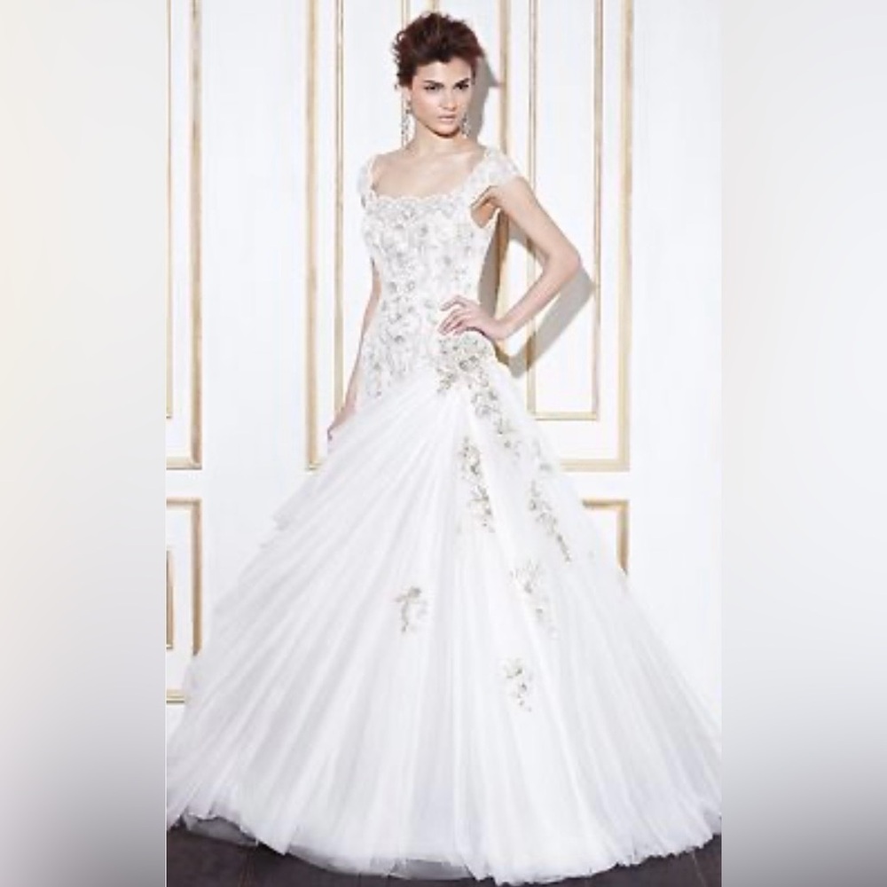 NWT Gamba Enzoani Wedding Dress. Size 10.